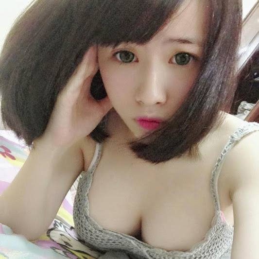 Anh Gái Đẹp Bikini Nét Quyến Rũ Không Thể Phối Hợp Bị Lờ Đi Trong Không Gian Màu Nước Xanh Ngọc