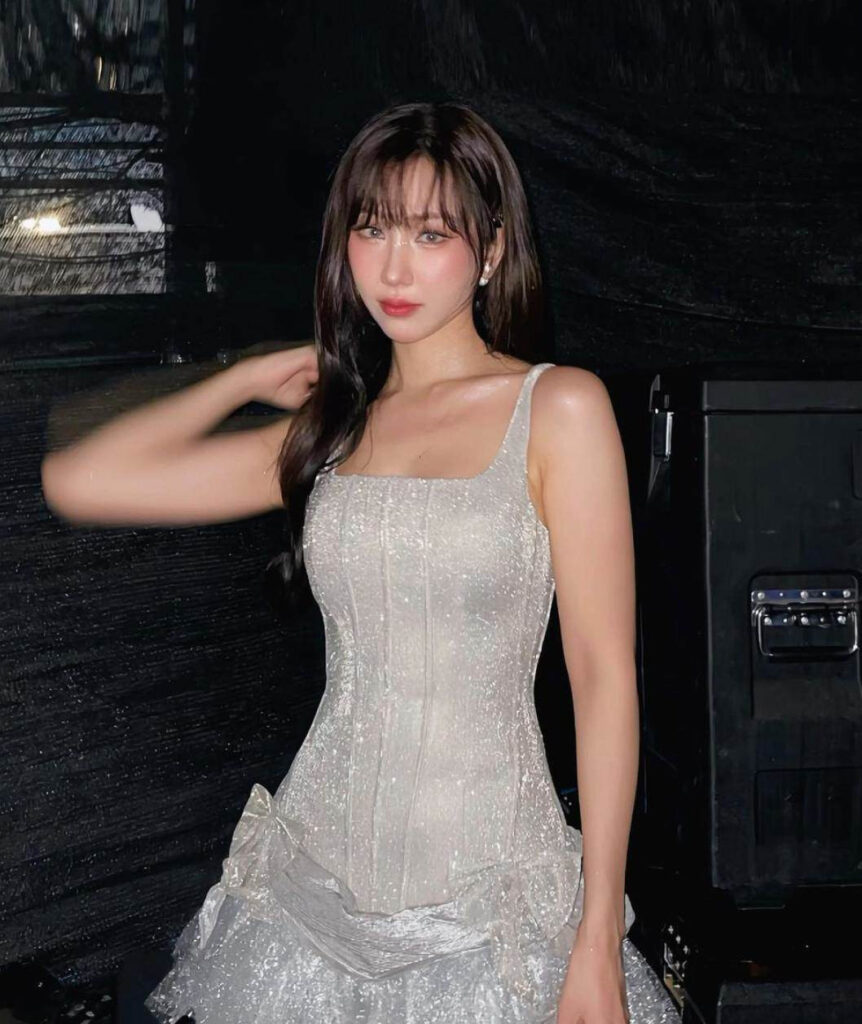 Co Gái Đẹp Vẻ Đẹp Từ Trong Ra Ngoài Được Khám Phá Và Tôn Vinh